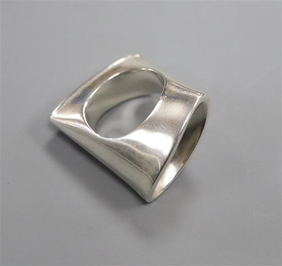 A Georg Jensen Torun 925S dress ring, design no. 149, size H.